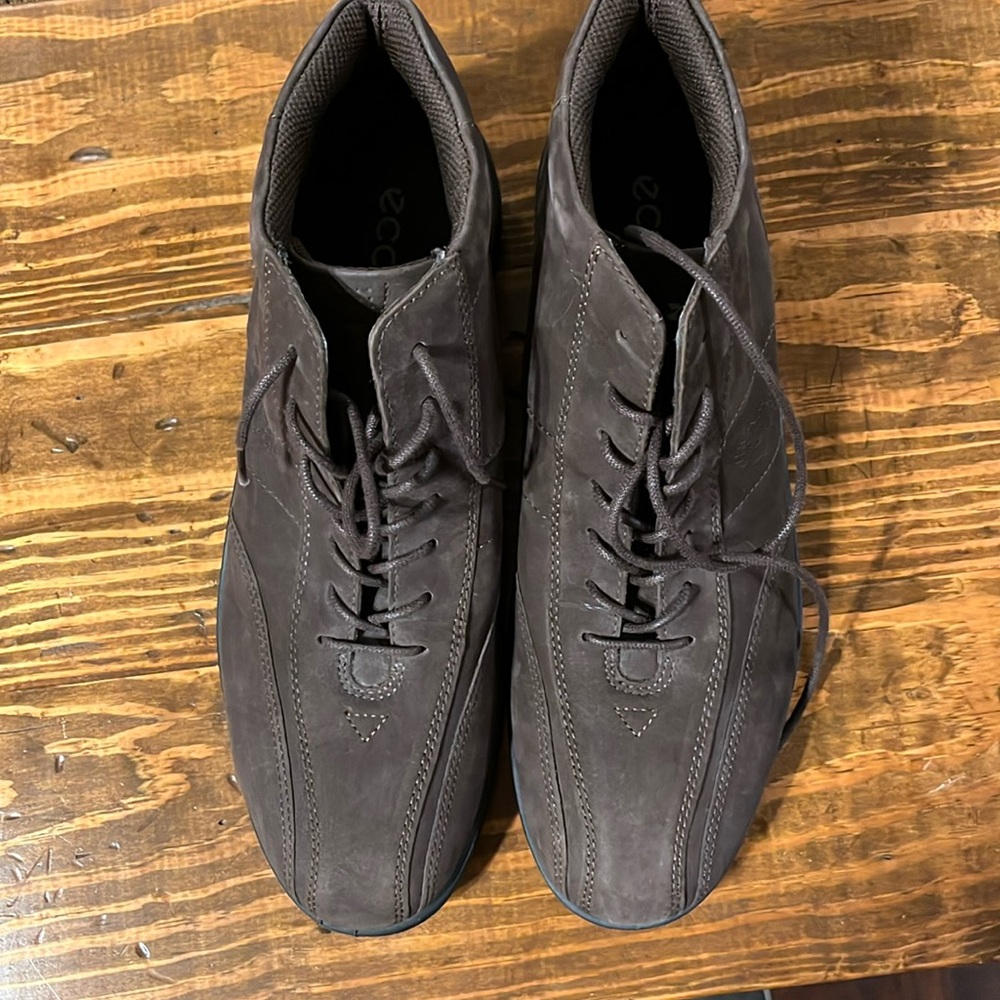 Ecco women’s lace up ankle boots. Size 43 similar to size 11